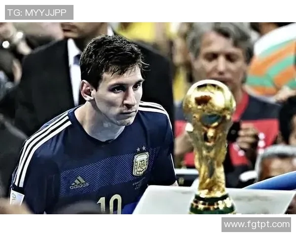 全球足球巨星盘点：梅西C罗姆巴佩等现役与传奇球员全解析